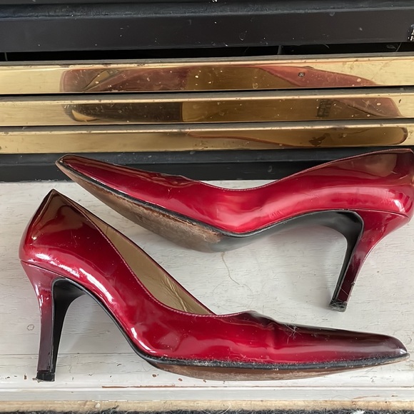 Stuart Weitzman heels, slight ombré red. Size 7B - Picture 2 of 5
